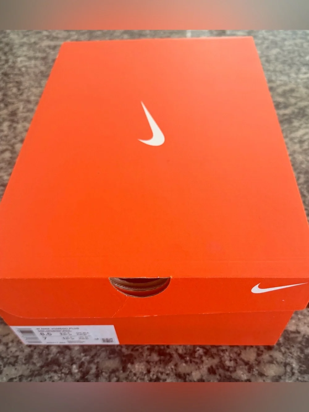 NIB! Nike Vomero Plus Running Shoes Sneakers Pearl Pink / Summit White MSRP $180